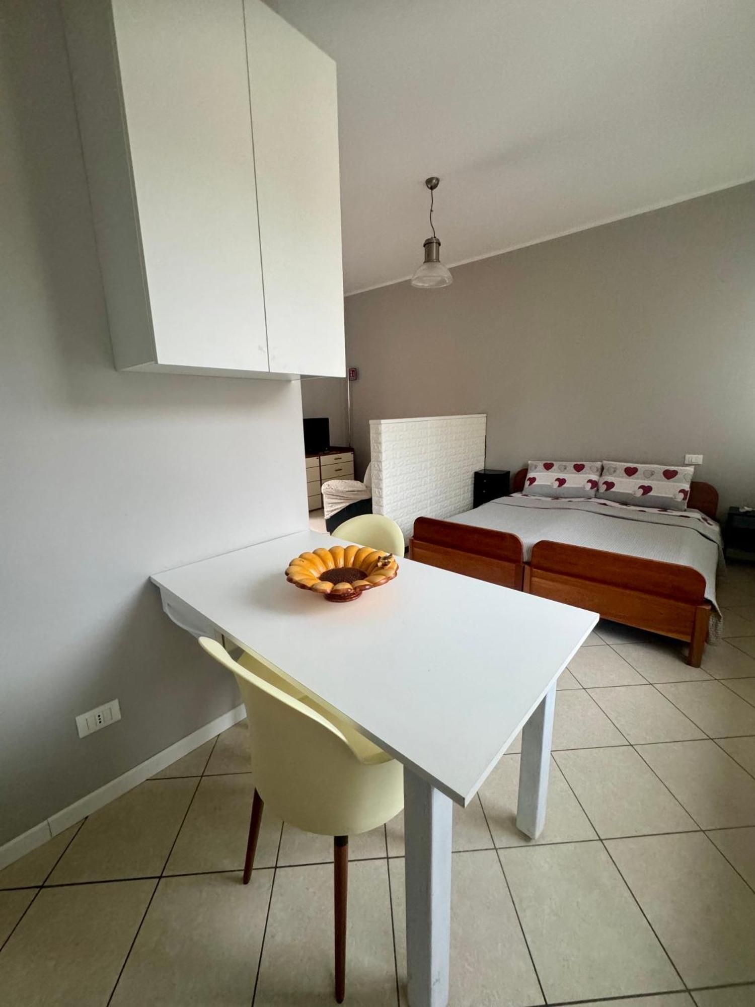 Casa Tito - Accogliente Monolocale A Due Passi Dalla Stazione Cesano Maderno Εξωτερικό φωτογραφία